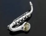 Saksofon srebrna broszka z bursztynem