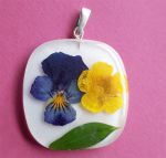 Resin pendant with dried flowers